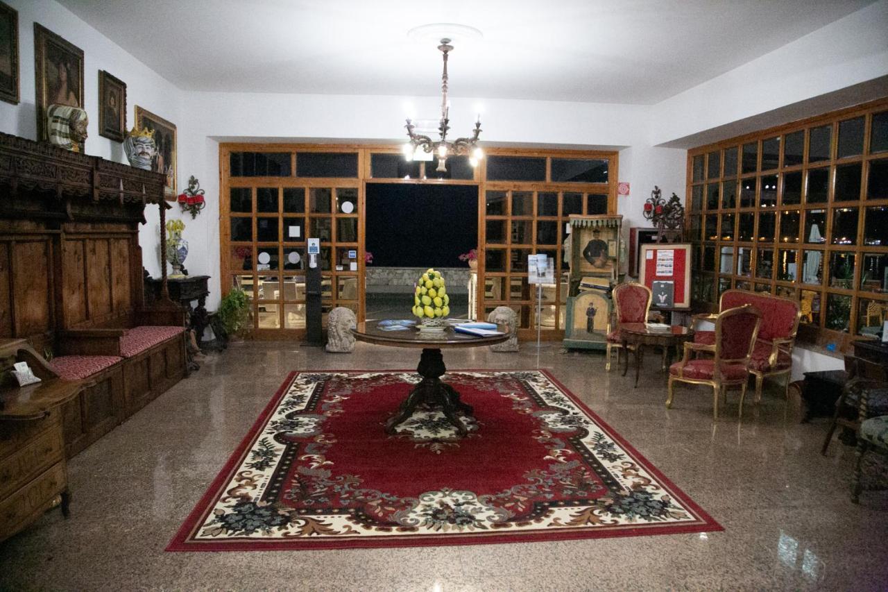 Hotel La Riva Giardini Naxos Luaran gambar
