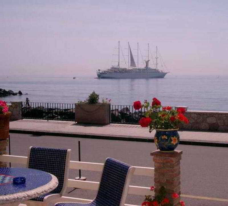 Hotel La Riva Giardini Naxos Luaran gambar