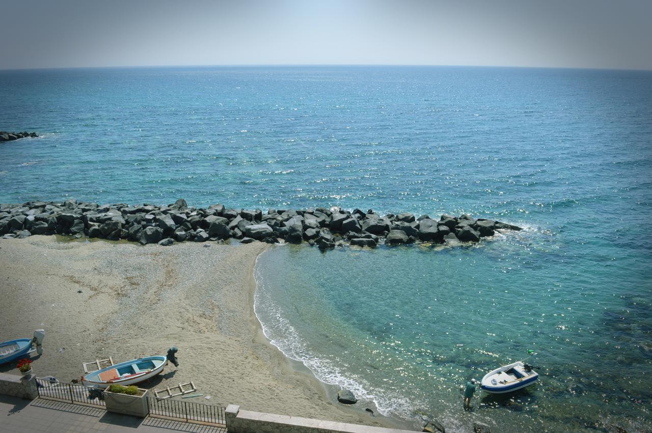Hotel La Riva Giardini Naxos Luaran gambar