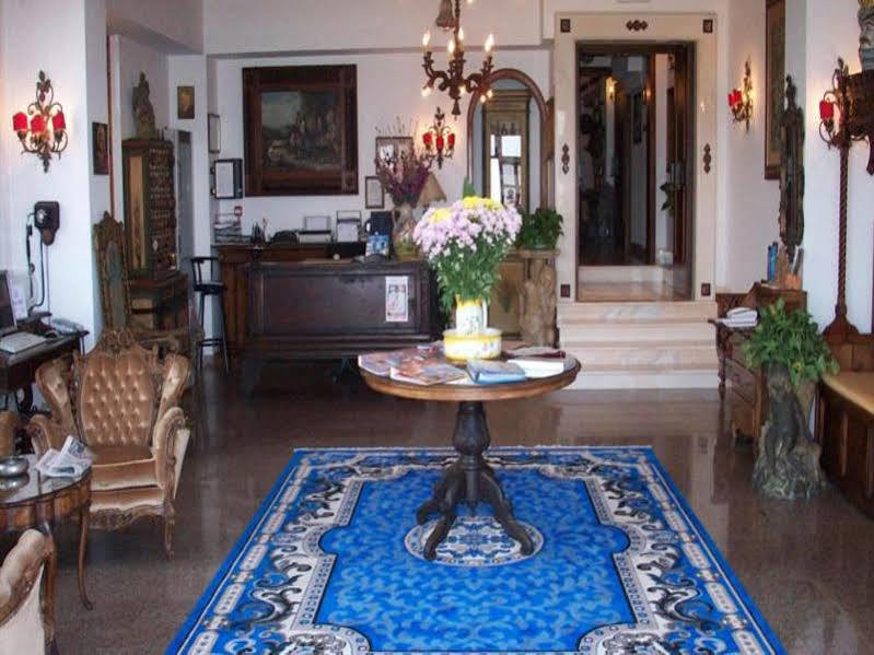 Hotel La Riva Giardini Naxos Luaran gambar