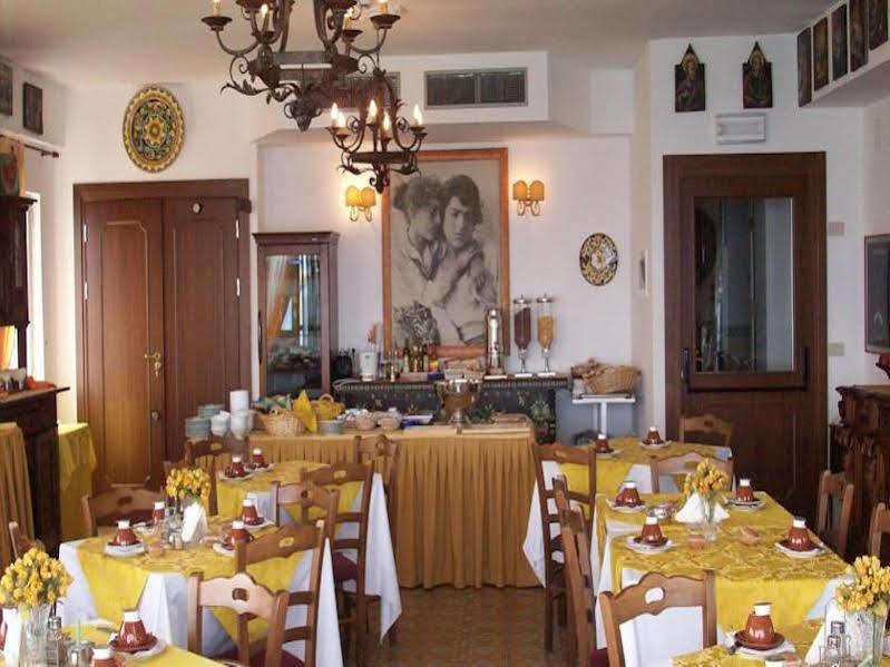 Hotel La Riva Giardini Naxos Luaran gambar