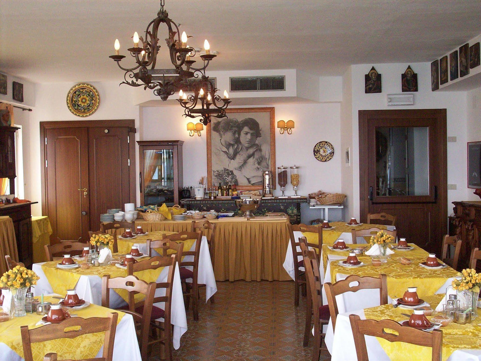 Hotel La Riva Giardini Naxos Luaran gambar